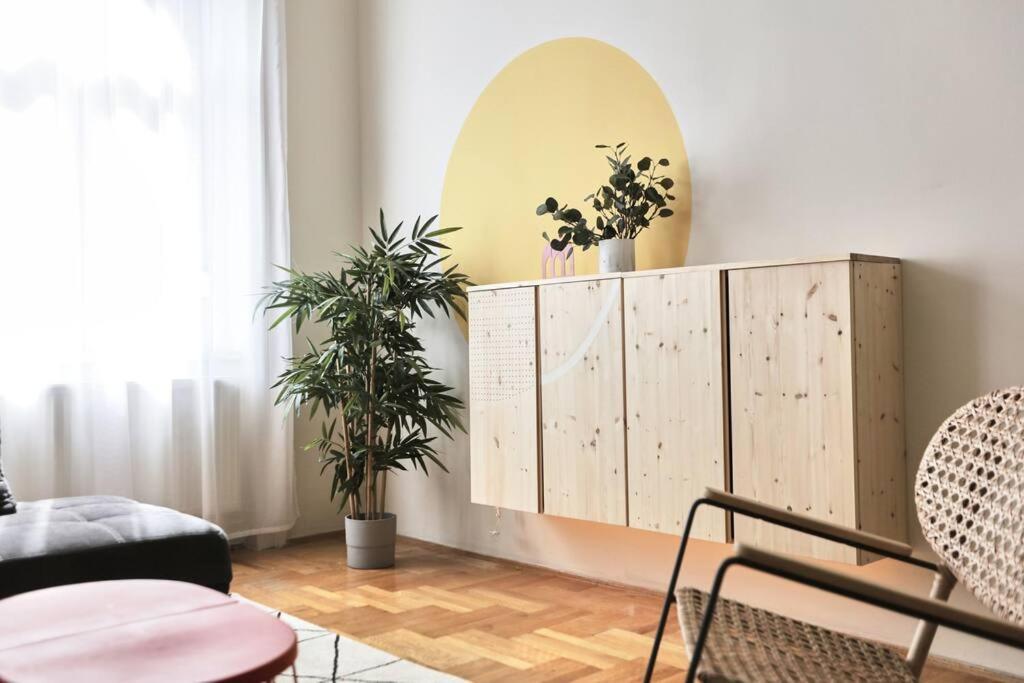 Unwind In Style W Sauna Dsgn 2Br Home Budapest Extérieur photo