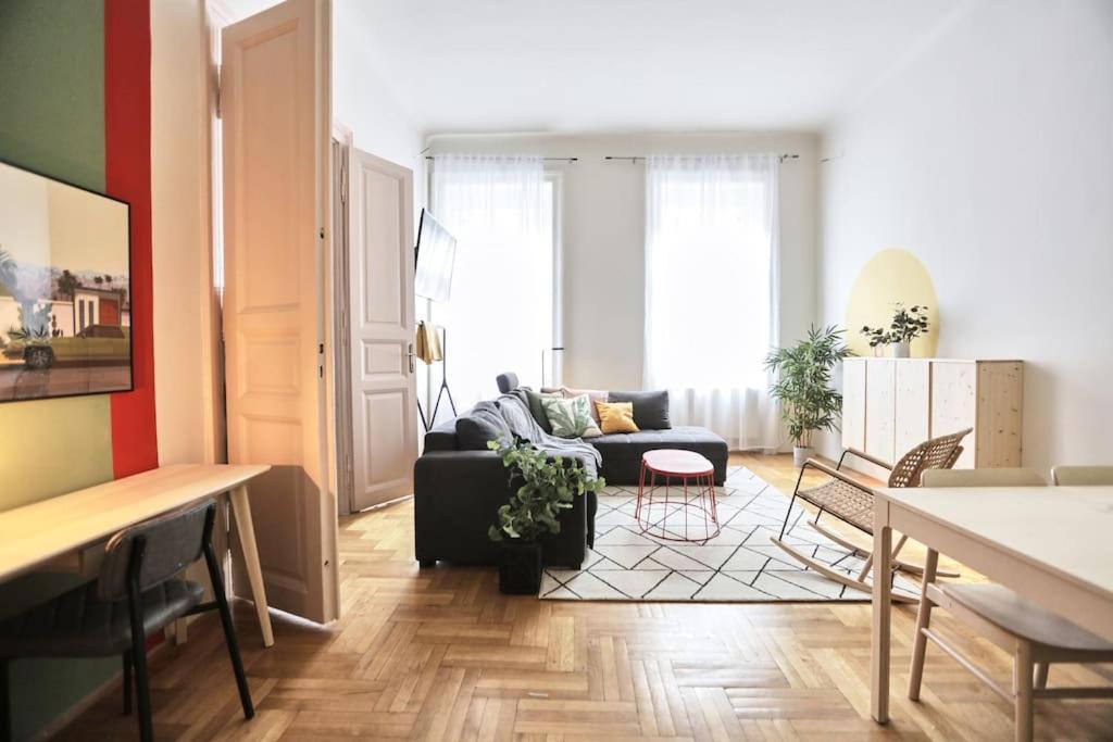 Unwind In Style W Sauna Dsgn 2Br Home Budapest Extérieur photo
