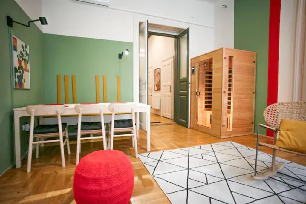 Unwind In Style W Sauna Dsgn 2Br Home Budapest Extérieur photo