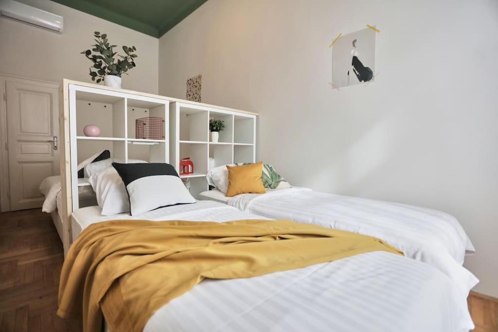 Unwind In Style W Sauna Dsgn 2Br Home Budapest Extérieur photo