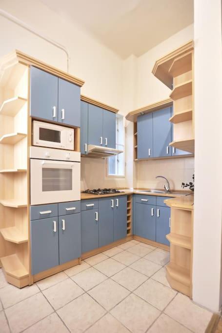 Unwind In Style W Sauna Dsgn 2Br Home Budapest Extérieur photo