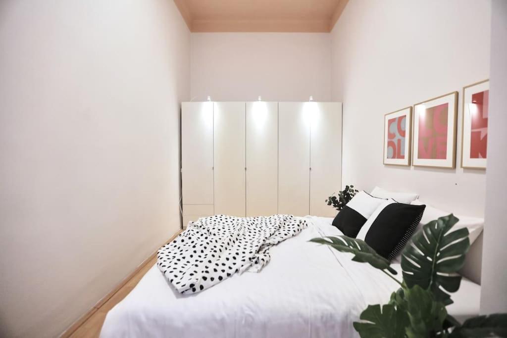 Unwind In Style W Sauna Dsgn 2Br Home Budapest Extérieur photo