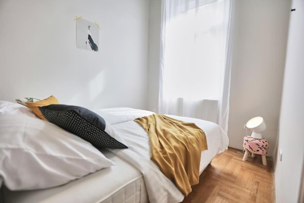 Unwind In Style W Sauna Dsgn 2Br Home Budapest Extérieur photo