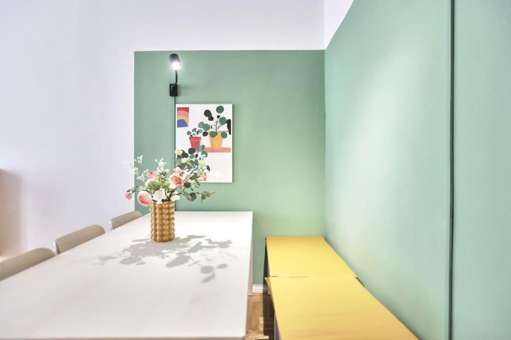 Unwind In Style W Sauna Dsgn 2Br Home Budapest Extérieur photo