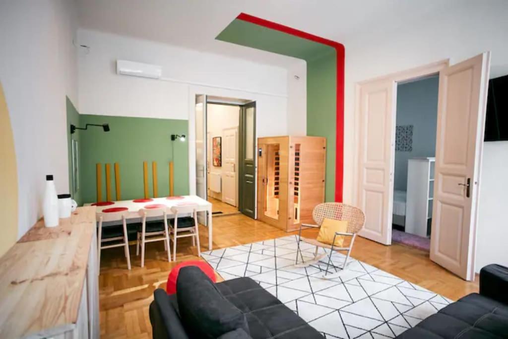 Unwind In Style W Sauna Dsgn 2Br Home Budapest Extérieur photo