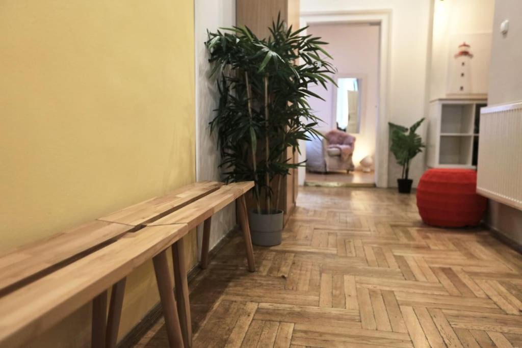 Unwind In Style W Sauna Dsgn 2Br Home Budapest Extérieur photo